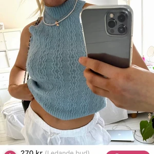 Säljer denna toppen från mango - Buda, storlek M! Använd Max 3 gånger, super bra kvalité! Frakt tillkommer💚💚💚