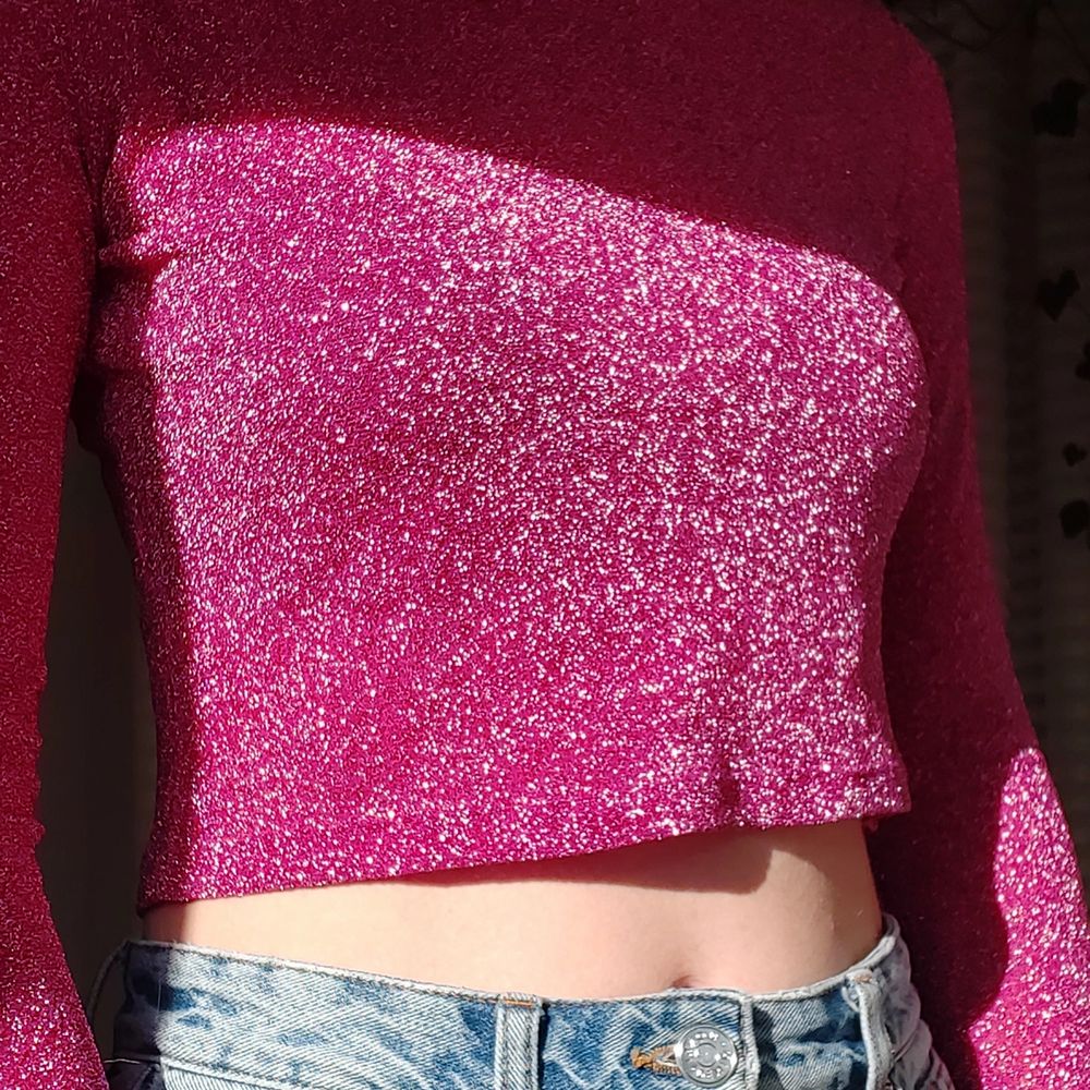 Rosa glittrig tröja - Monki | Plick Second Hand