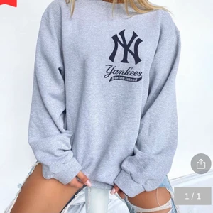 Sweatshirt - beige - Färg: , beige.                                                           Storlek: . Beige S - passar Xs                                                                            Kostnad: 199kr.                                                        Lager: . Beige - 2.                                                              Helt oanvända (inte öppnat)