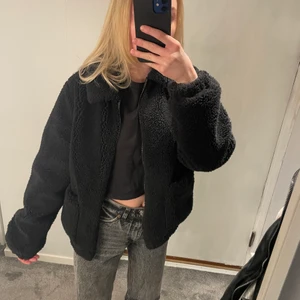 Teddyjacka - Jätte fin teddyjacka från NAKD i storlek 34. Använd ca 2 gånger så väldigt bra skick!