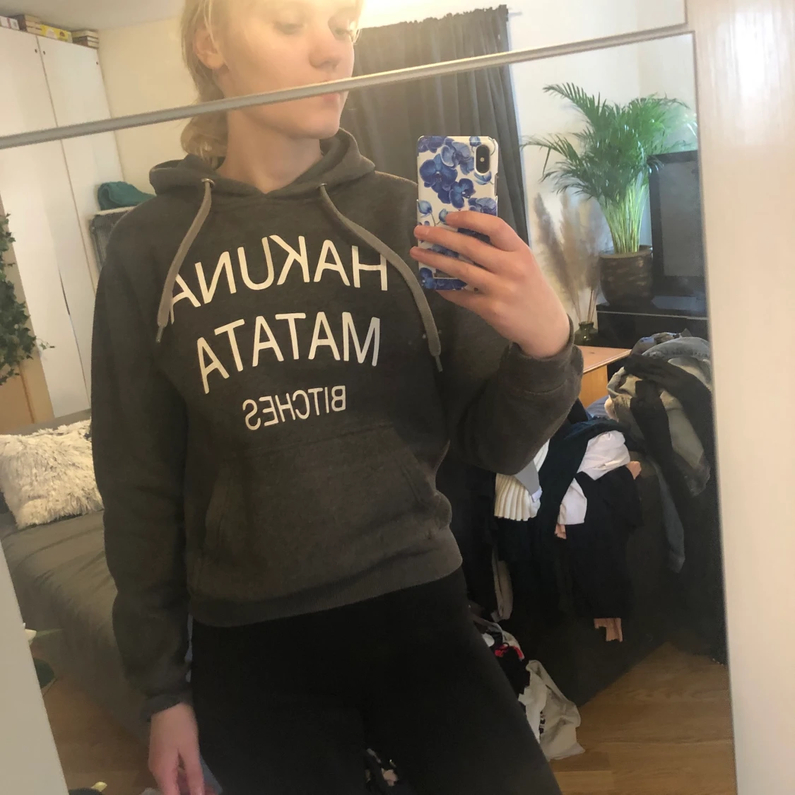 Rolig hoodie ”hakuna matata bitches” 