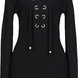 Svart stickad klänning  - En svart stickad klänning med snörning. Hade ej någon bra bild så tog en bild från hemsidan. 