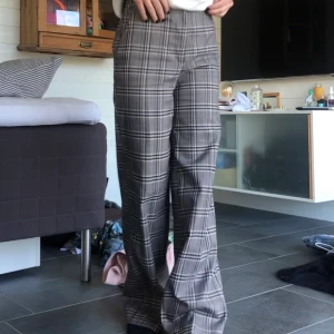 HM kostymbyxor - stl 34, från HM, frakten betalar jag. 