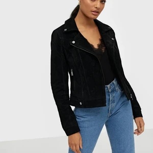 Vårjacka - Säljer denna snygga mockajackan från vero moda som inte kommer till användning längre. Säljer för 150 kr + frakt. 💕💕