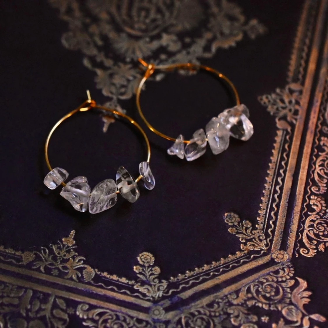 Örhängen med bergskristall 