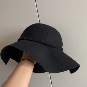 Hatt flowy  - Finns i Uppsala. Gott skick. 