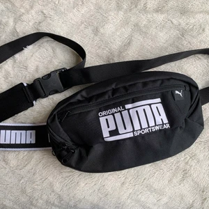 Midjeväska PUMA bum bag - Använd 2 ggr, flera fack