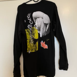 Tröja med tryck - En jättefin Vans tröja som är använd ett fåtal gånger. Frakten ingår ej