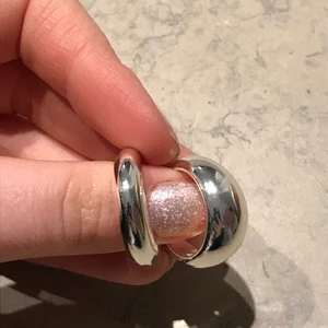 Chunky rings - två snygga silverringar från hm för 70kr st🍒 om båda köpes sammtidigt kan jag tänka mig lägre pris 🥰 FRAKT INGÅR