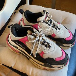 Balenciaga triple s pink. Wear to ankles and slight stretching at ankles otherwise perfect condition