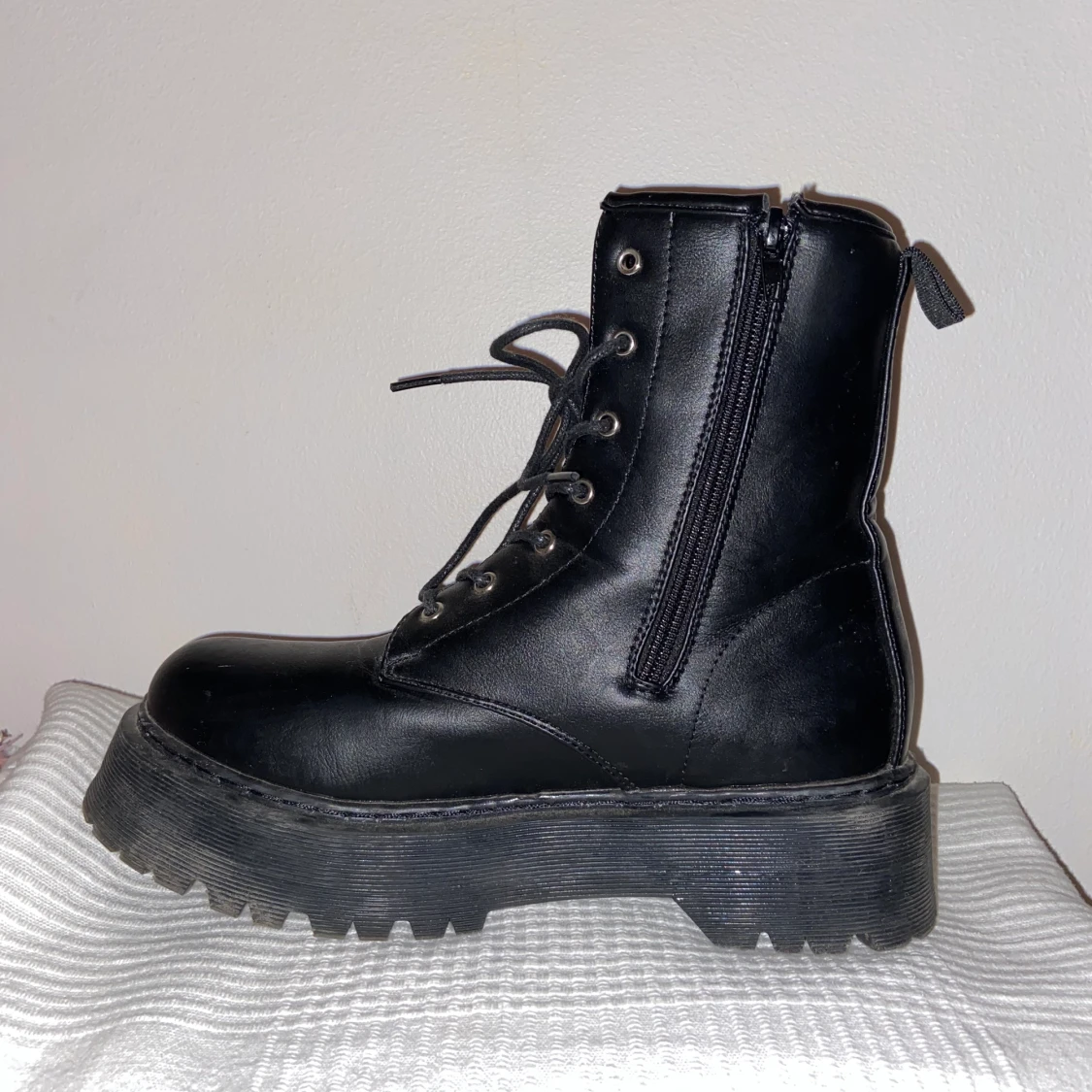 Svarta boots platåsula - 91