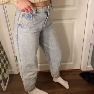 Mom jeans från hm, väldigt fint skick eftersom du knappt är använda 
