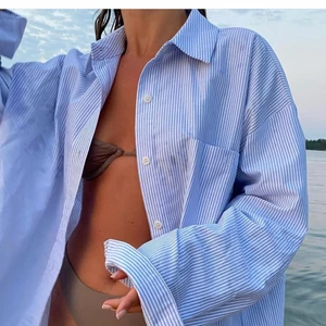 Skjorta från DJERF AVENUE - Slutsåld Randig sjkorta från Matilda Djerfs klädmärke! Beställde fler storlekar och det var väldigt krongligt att skicka tillbaka så tänka kolla om någon här var intresserad först! Skjortan är i storlek M och är helt ny bara uppbackad från paketet🎀💗