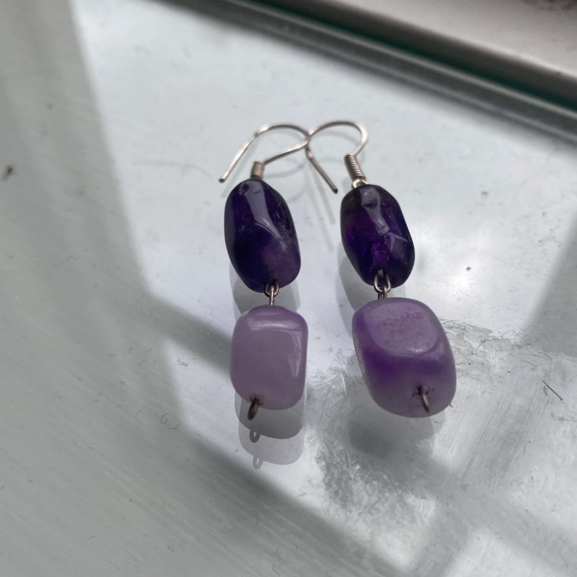 Örhängen av ametist!