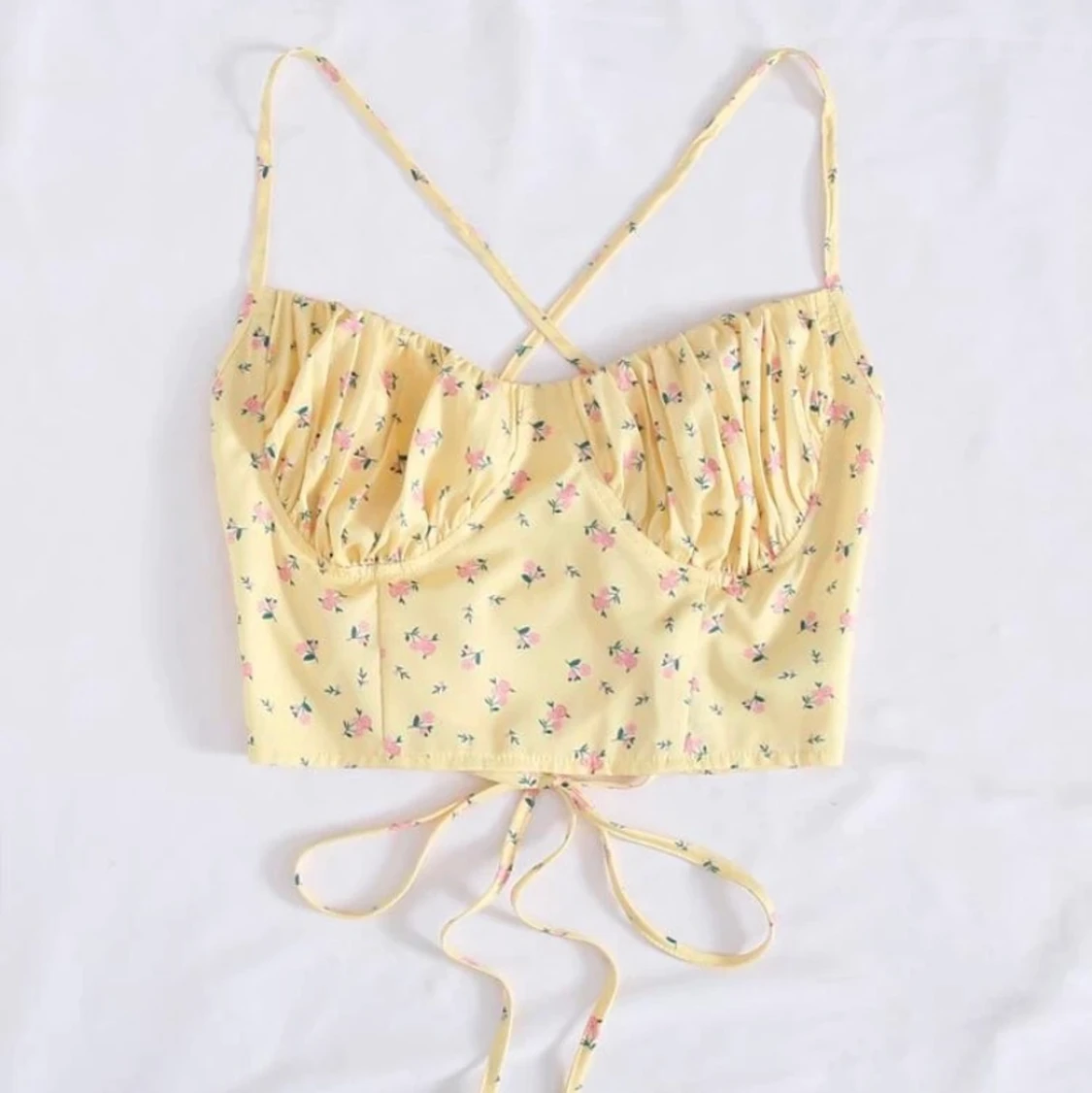 Gul topp med blommor