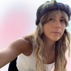 90s hat - Coolaste 90’s mössan, vintage och i gott skick. Skriv om funderingar och följ oss på Instagram för att få fri frakt på första köpet 💓