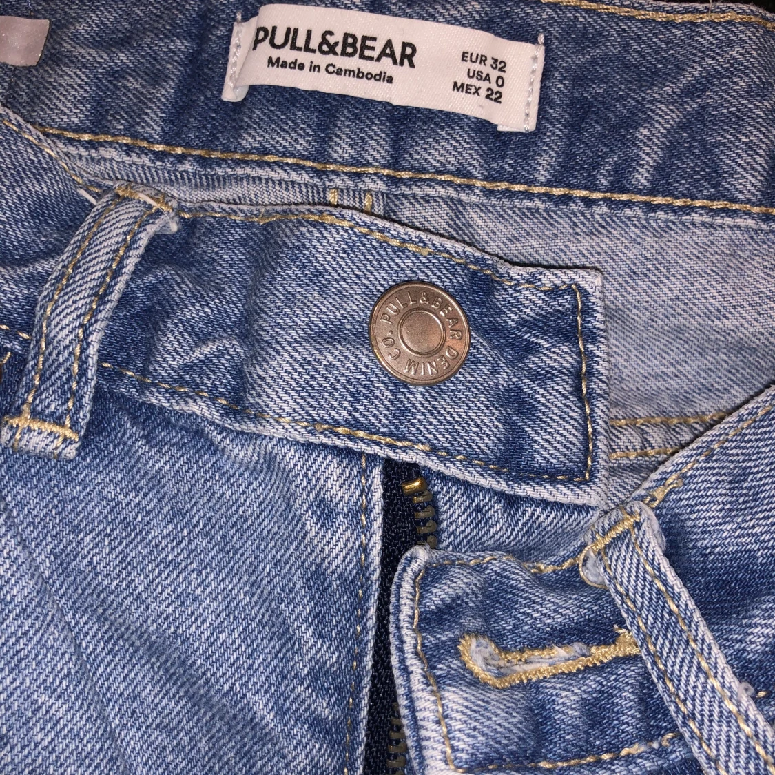 Blå pull&bear jeans - 90