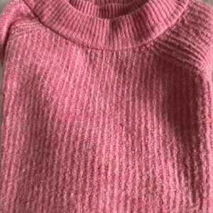 Stickad tröja från hm - Säljer då jag inte använder den💗
