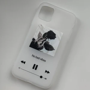 White rose - mobilskal - Passar till iPhone XR och iPhone 11. Finns 1st kvar i lagret.