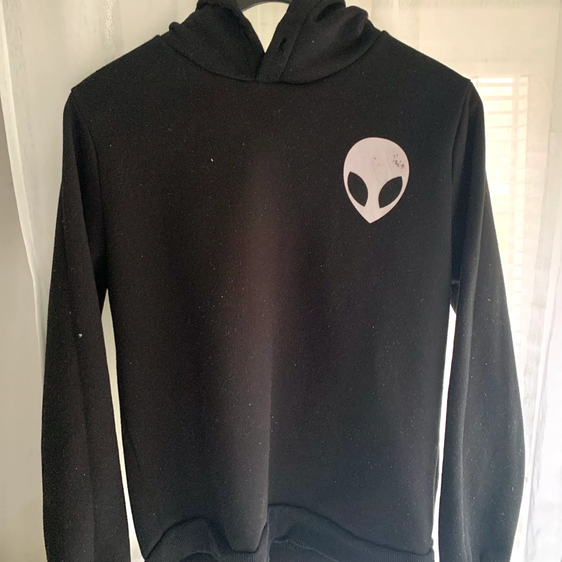 Svart alien hoodie  - 90