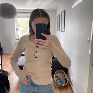 Tröja - Så mysig tröja i storlek S. Så skönt material och den är väldigt stretchig! 