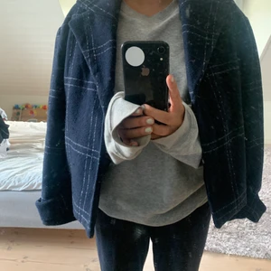 Höst jacka - Säljer denna sååå fina höst/vår jackan ifrån VILA. Älskar denna men kommer ej till anvöndning längre 