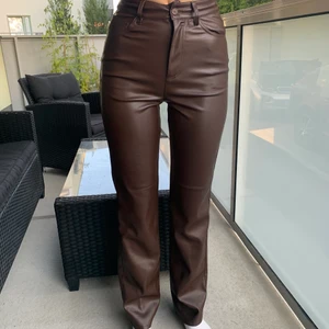 bruna skinnbyxor  - fina bruna skinnbyxor som är helt oanvända