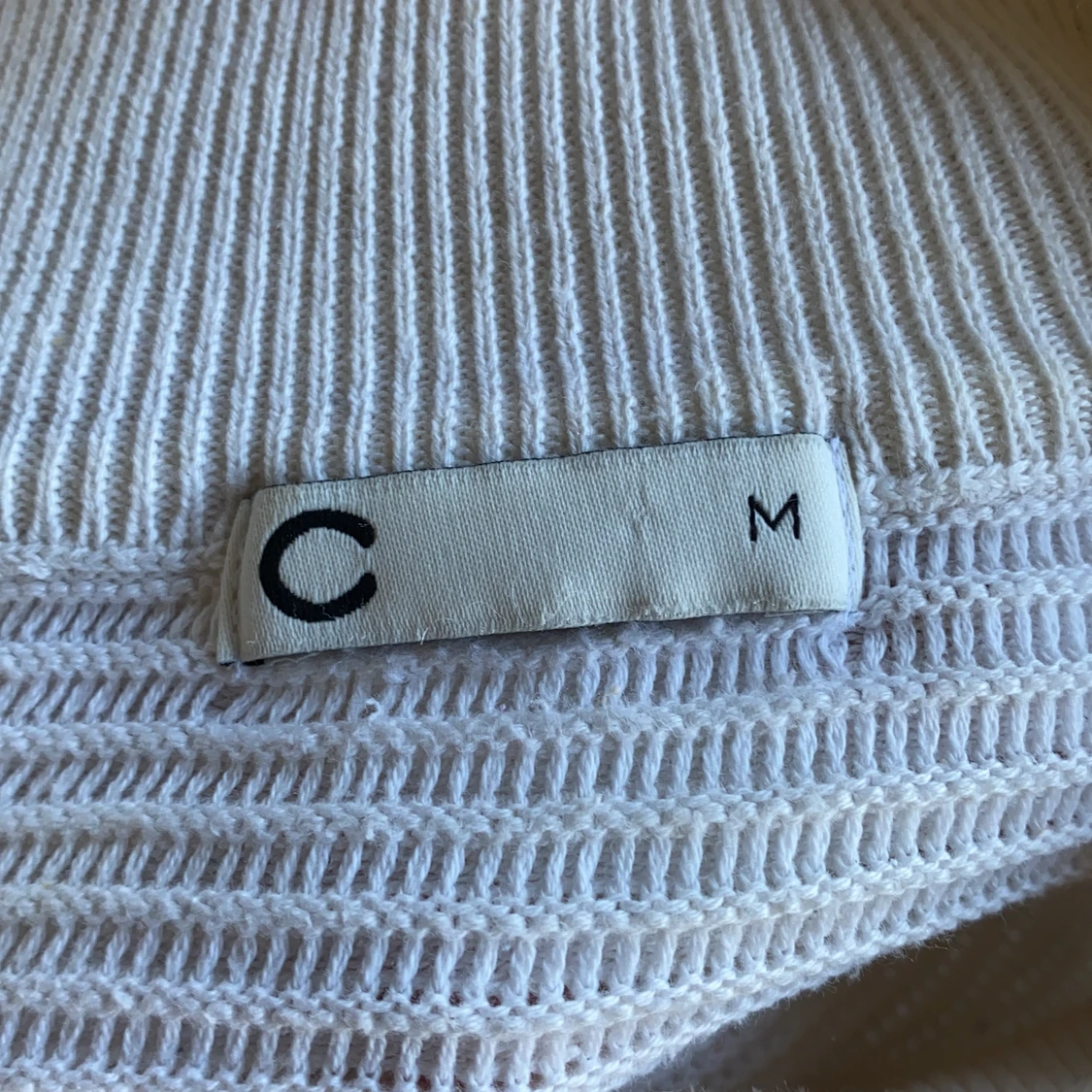 Stickad tröja strl M - 91