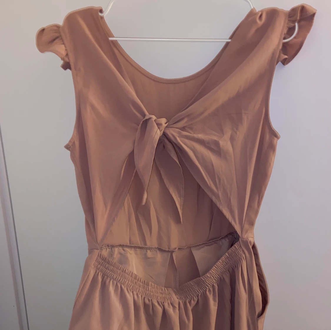 Rosa Jumpsuit med Knytrygg - 90