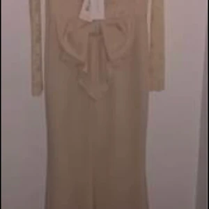 Klänning  - Ny storlek M aldrig andvänd tel nummer 0709184259