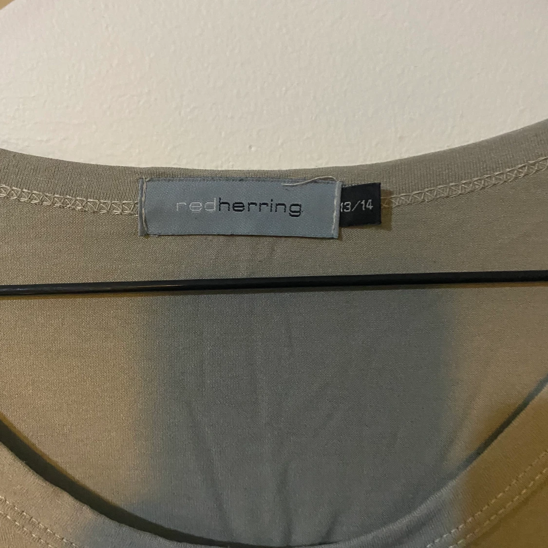 Beige tröja med ballt tryck - 90