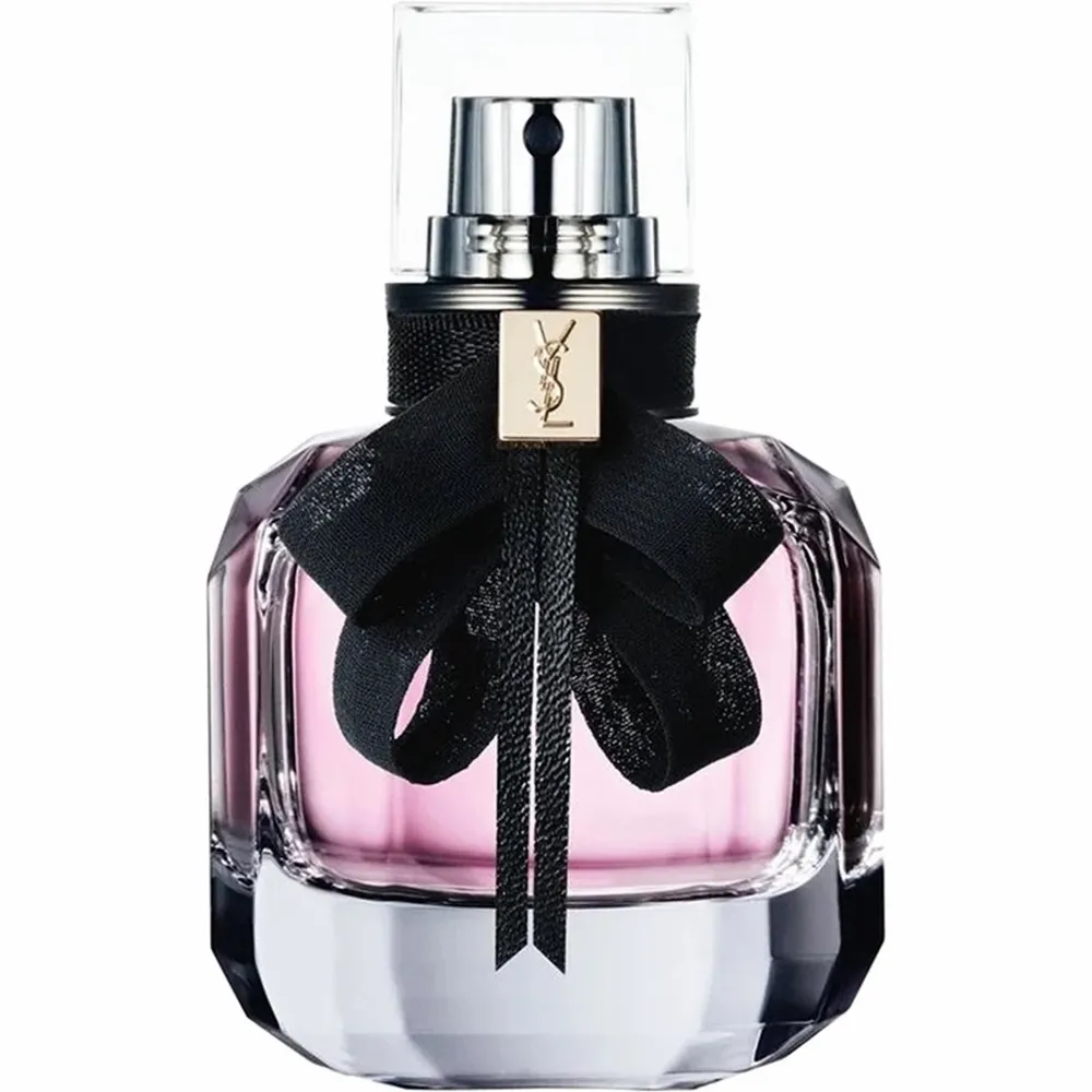 Yves Saint Laurent mon paris parfym, köptes på flygplats för 1200kr men säljer för 600kr, priset kan såklart diskuteras! Den kommer tyvärr inte till användning. . Övrigt.