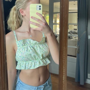 Linne ifrån Hm - Linne ifrån hm i storlek 36, öppen i ryggen! Helt oanvänd! Säljs för 90 kronor 💗