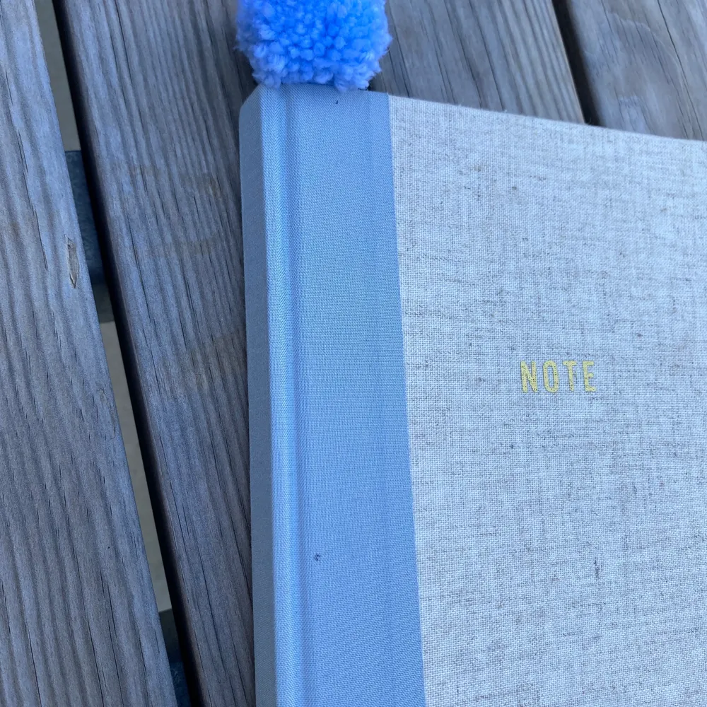 Ett hemma gjort bokmärke! Färg=blå!🍀💚 Vid köp: skriv till mig så får du min snap så tar vi det där ifrån!🌸❤️🤍. Övrigt.