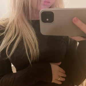 Filippa K tröja  - Brun merino ull tröja från Felippa K. Storlek xs men passar xs-m då den är stretchig. Älskar denna tröjan men säljer pga att jag har en liknade. Super bra skick! (Skriv privat för fler bilder) ny pris ca 1000 kr