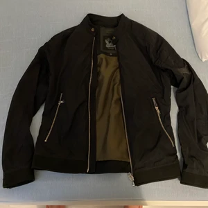 Diesel  - En vårjacka från diesel som inte passar mig längre. Då kg vill få iväg den för snabbt o billigt. Vid snabb affär kan priset diskuteras