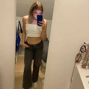 Gråa jeans - Gråa jeans frpn monki. Storlek 27. 150+frakt