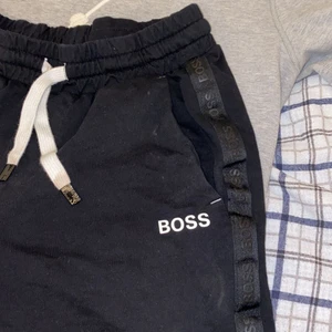 HUGO BOSS BYXOR  - herr byxor. 