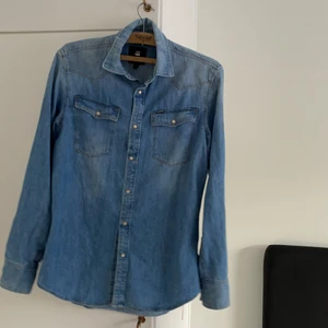 Jeansskjorta  - Jeansskjorta från g-Star i storlek m