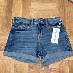 Oanvända jeansshorts - Jeanshorts 