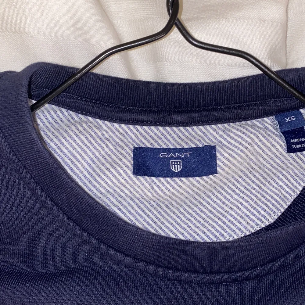 Marinblå gant tröja, använd 1 gång.. Tröjor & Koftor.