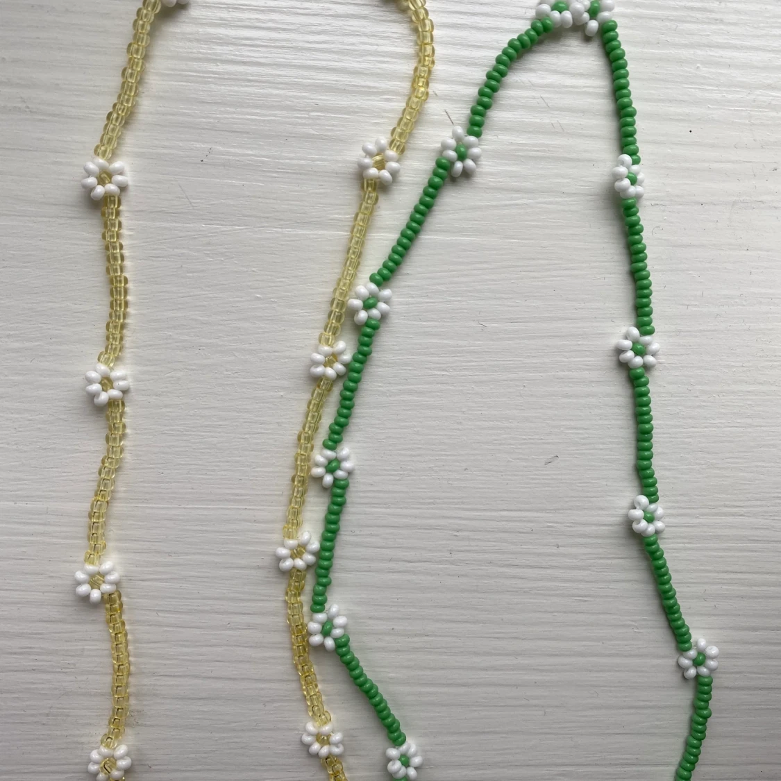 Pärlhalsband med blommor🌼🌸