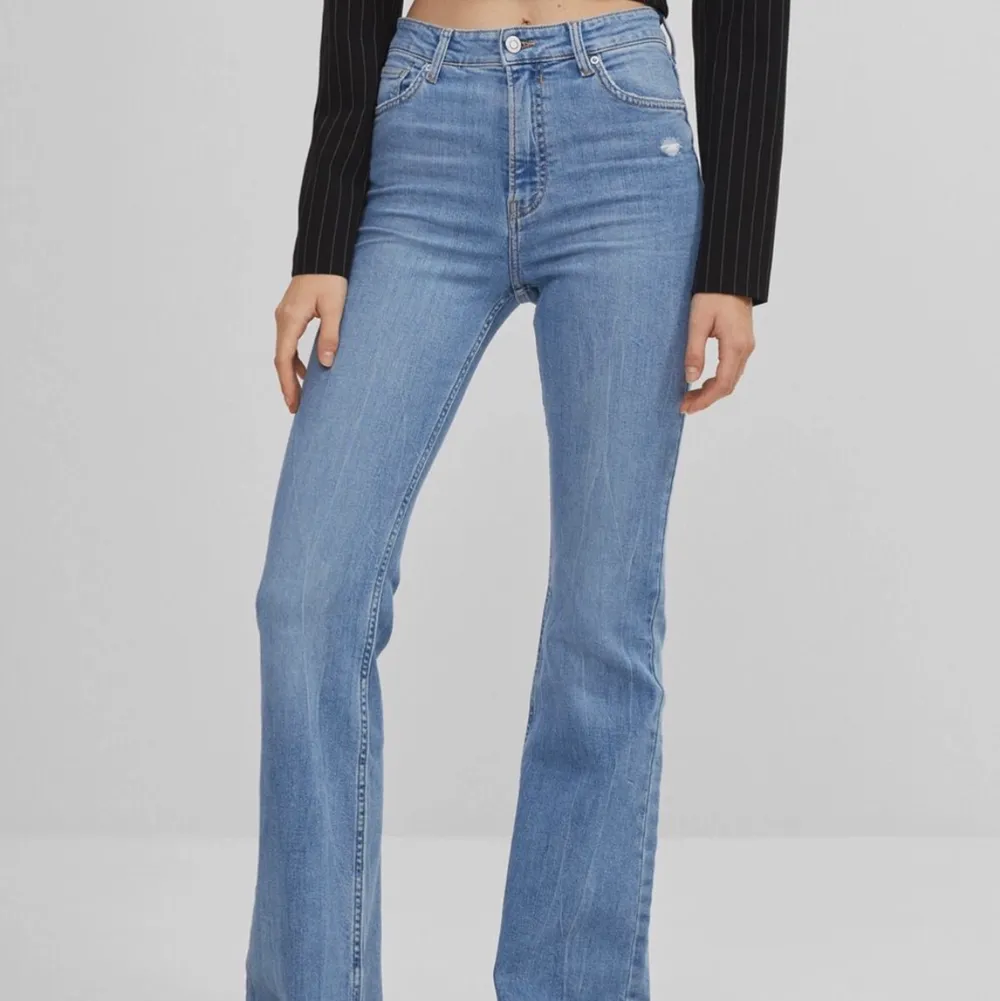 Bherska jeans flare i storlek 34 men passar även 36. Aldrig använda! Köparen står för frakt!!. Jeans & Byxor.