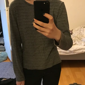 Långärmad tröja från Jackpot - Från jackpot, köpt secondhand men i fint skick! 