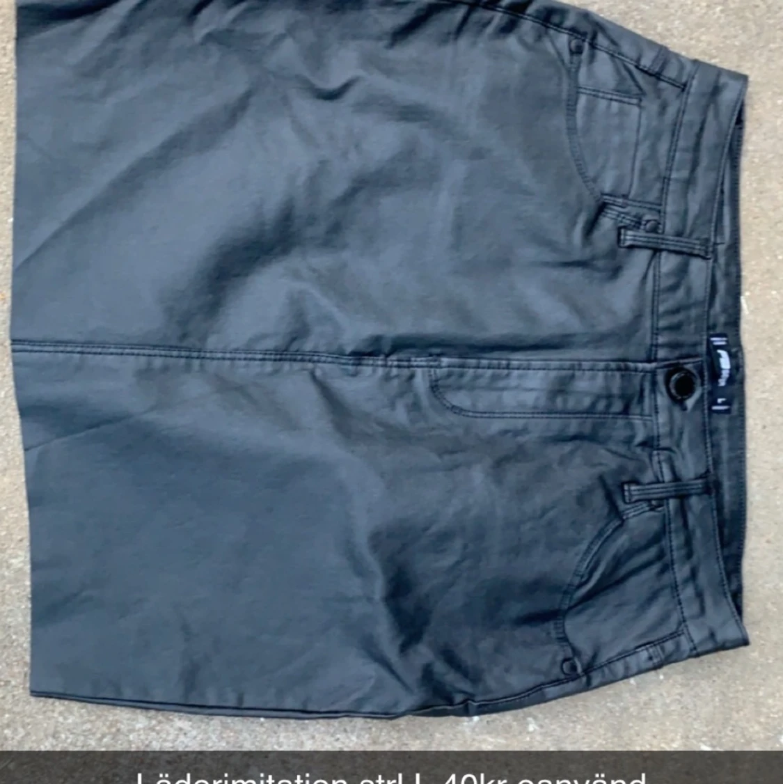 Läderimitation kjol