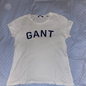 Gant t-shirt - Strl m knappt använd