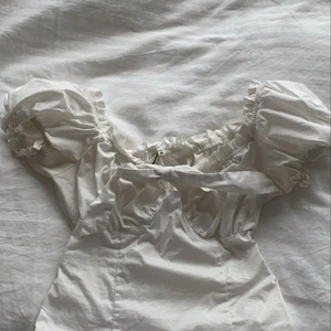 Topp - Säljer denna jätte fina toppen för att den är för liten för mig! Super söt på 😍