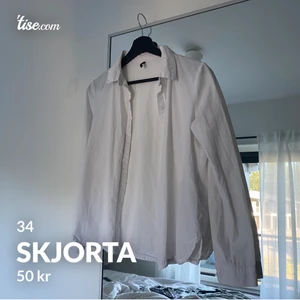 Skjorta - läs texten i min bio innan ni skickar massa frågor! snabba, direkta och krångelfria köp prioriteras! säljer ut massa från min garderob till ett billigt pris, pruta ej! fast fraktpris! önskar du däremot köpa flera av mina kläder kan jag skicka detta i samma paket för fraktpriset av en! 