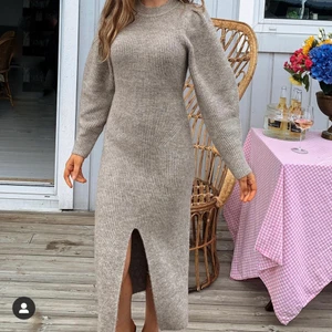 Adoore klånning storlek 38 - Slutsåld adoore klånning som aldrig är använd och lapp kvar 