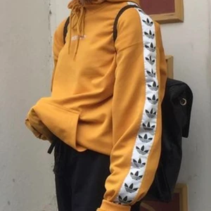 Adidas Hoodie - Adidashoodie köpt från Asos, stl xs men passar även s. Fint skick, 500:- + frakt. 